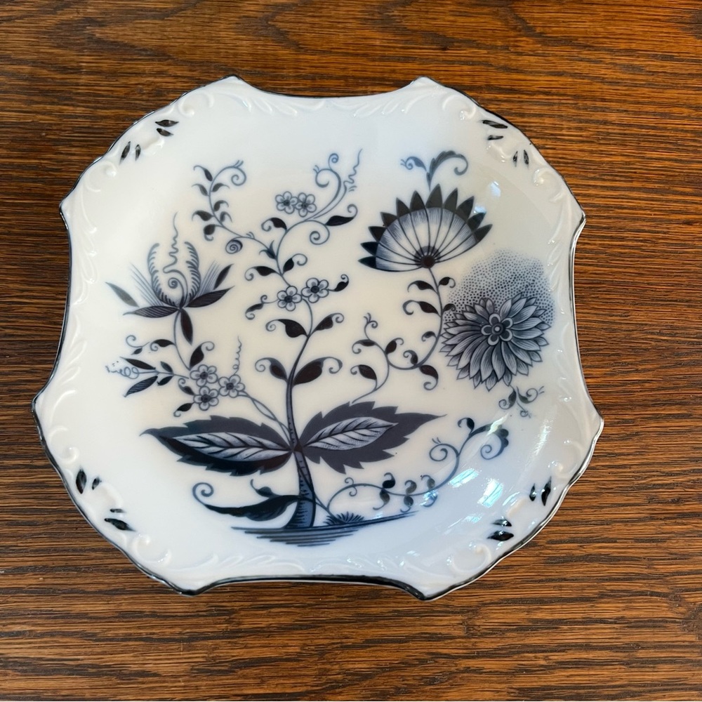 Arnart Blue Onion 7” Bon Bon Dish